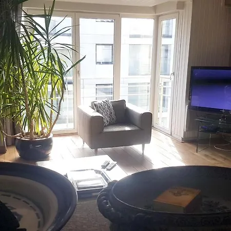 2 Bedrooms At Heist 50 M Away From The With Sea View And Wifi דירה *